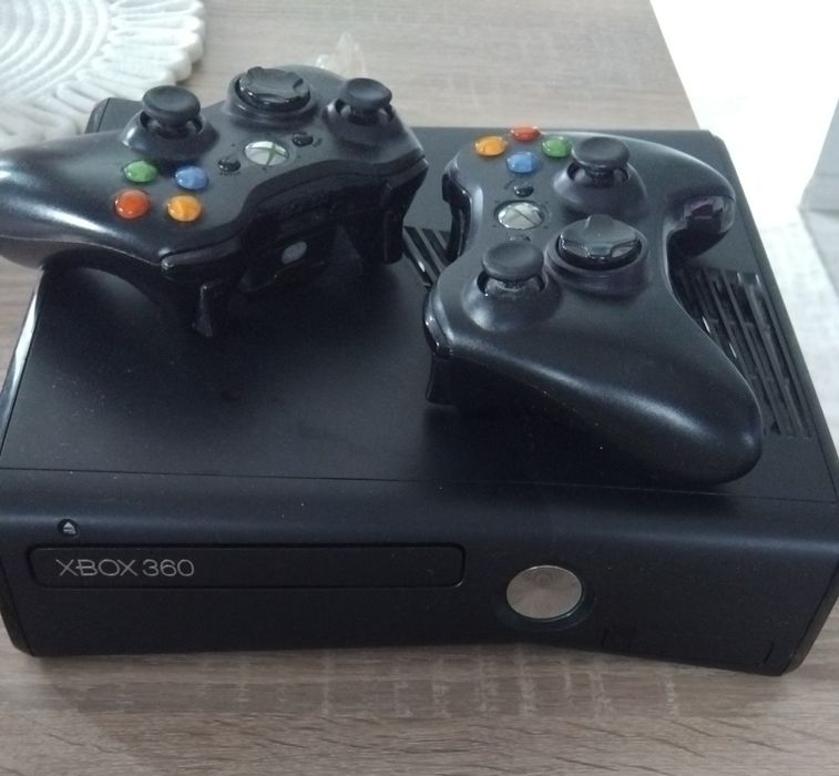 Xbox360 със 15 вградени игри