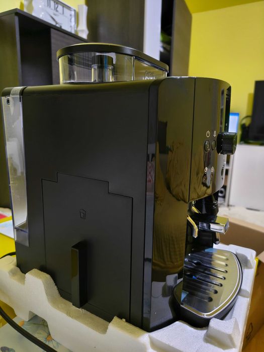 Espressor automat krups EA811010, 1450W, 15 bari, nou.