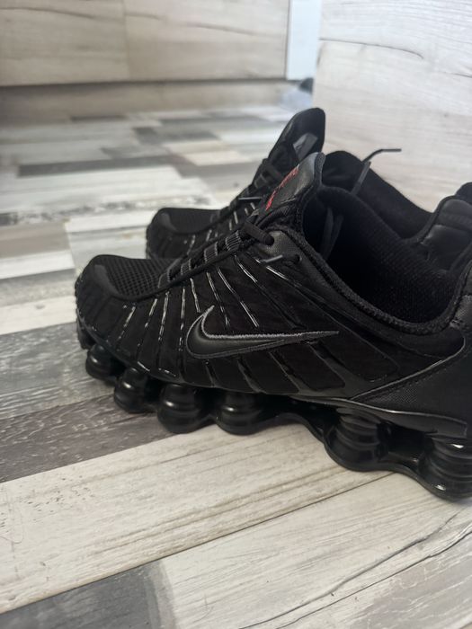 Adidasi nike shox