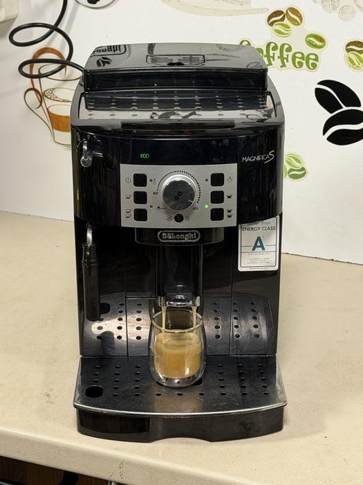Кафемашина кафе автомат delonghi magnifica S с гаранция