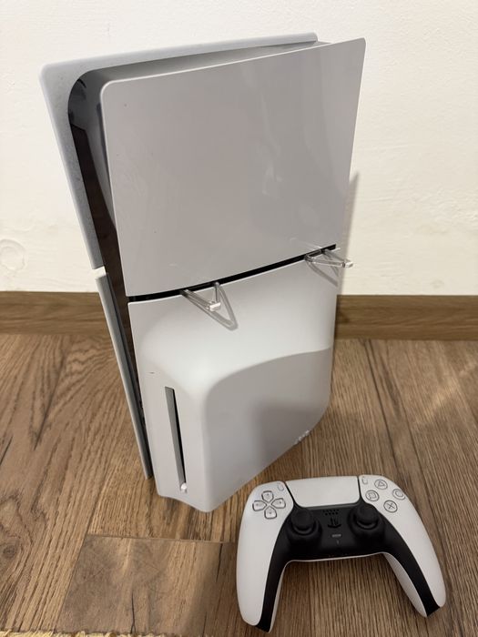Playstation 5 slim 1TB 1 maneta 1 joc pret fix 2499 ron