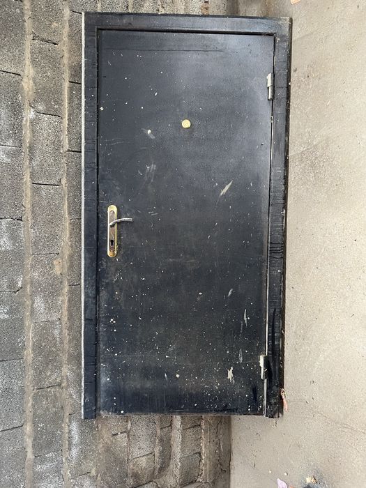 Темір есік сыртқы