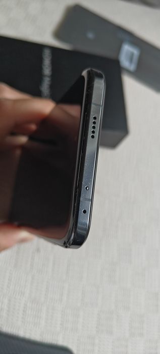 Vând HONOR Magic7 Pro 512GB / 12GB RAM, varianta Black. Încă în garanție la Altex