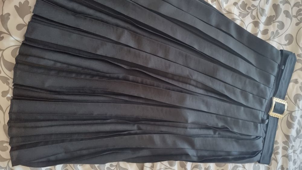 Дълга плесирана пола