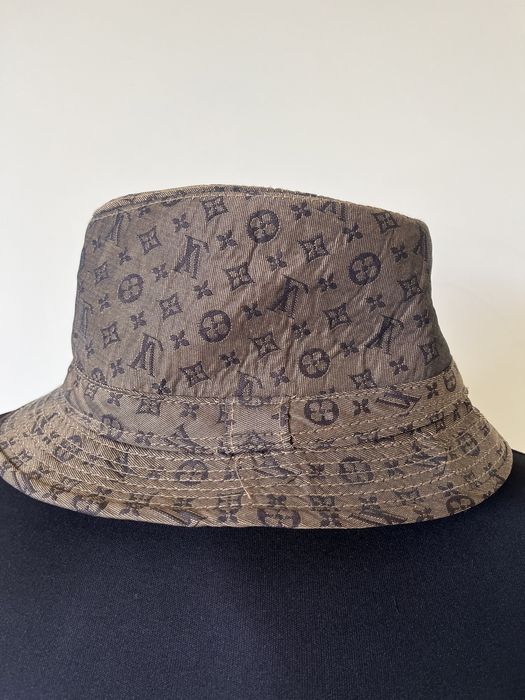 Pălărie Louis Vuitton , impecabila