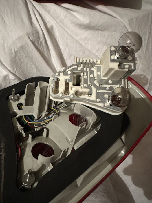 BMW E90 LCI задни стопове с дефект