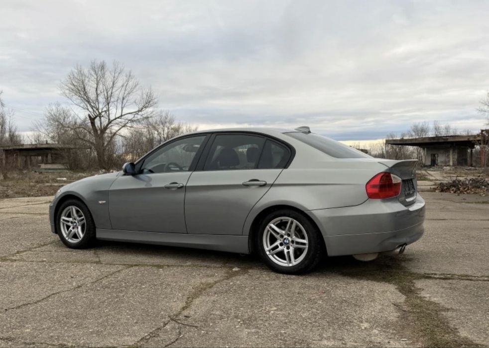 BMW E90 2.0i НА ЧАСТИ – БМВ Е90 бензин мотор N46 ръчка сиво