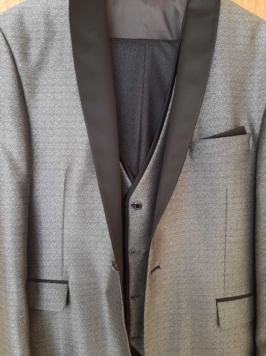 Мъжки костюм с черна шал яка