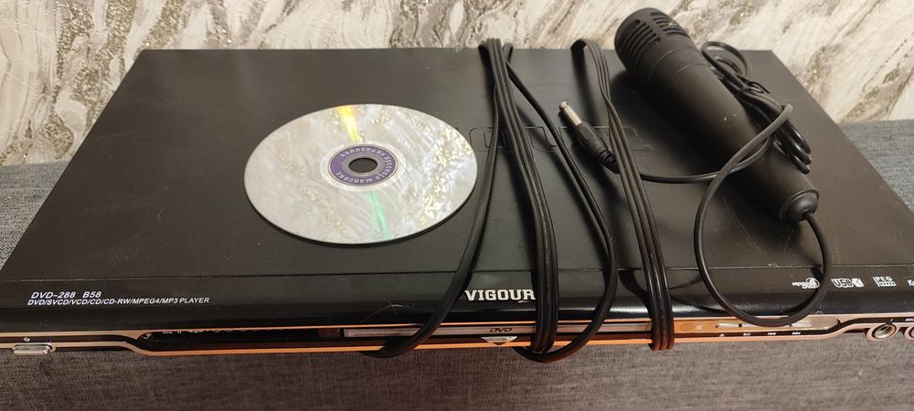 Продам аудиоприставку для караоке и просмотра фильмов и слушать песни