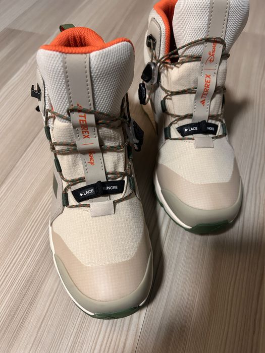 Papuci Jordan si Adidas,noi