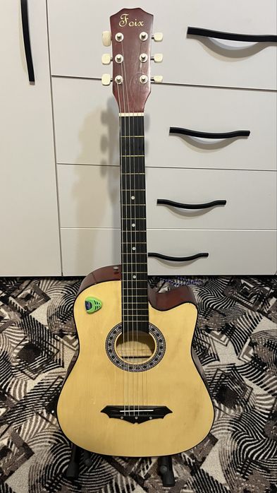 Продам гитару с подставкой