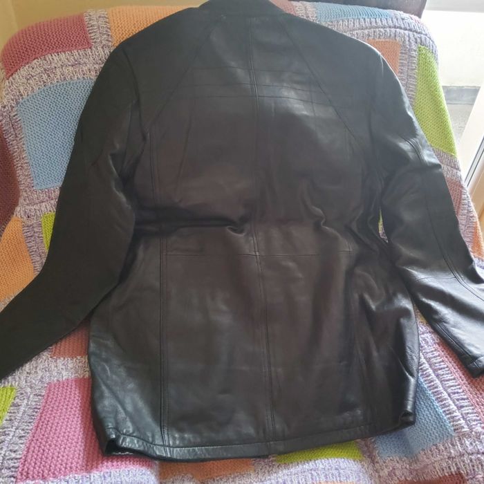 Продавам ново мъжко кожено яке