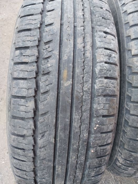 2 шины Nokian 235 70 R16.