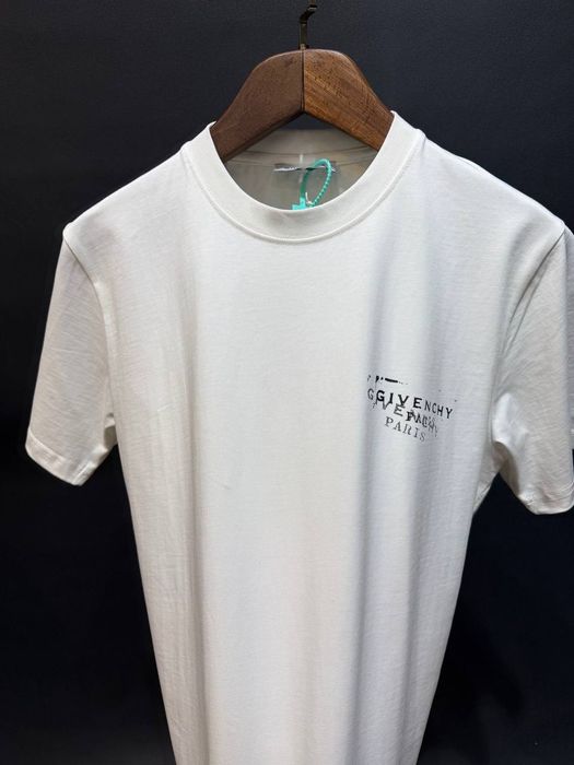 Oferta!! Tricou lluxury si model foarte rar. Mai multe mărimi disponib