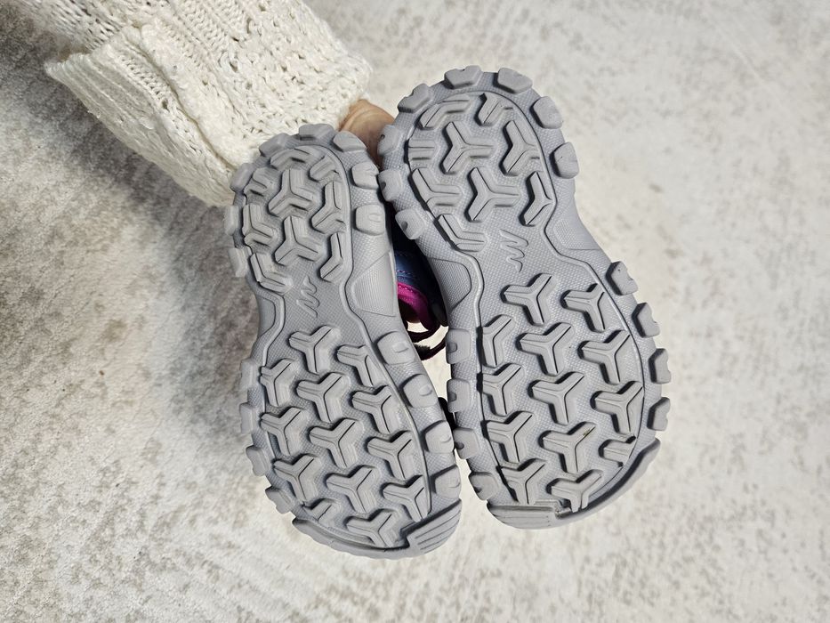 Sandale fetite Decathlon marime 24