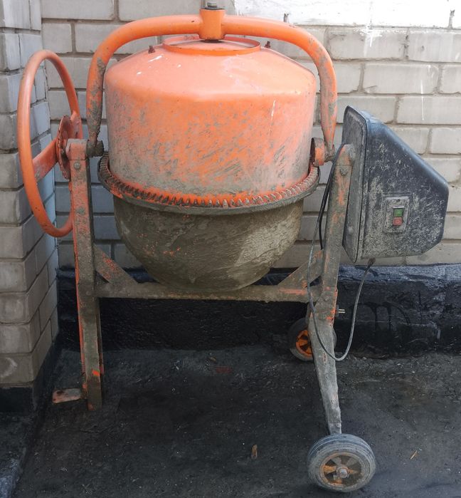 Срочно продам бетономешалку.