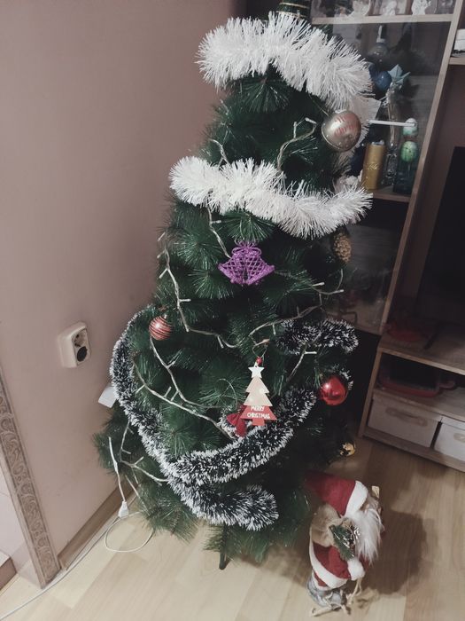 Красива коледна елха