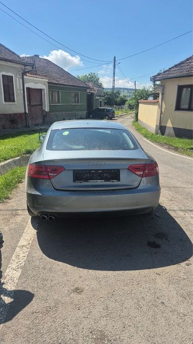 Vând audi a5 avariat anul favricației 2009 capacitate motor 2.o dizele