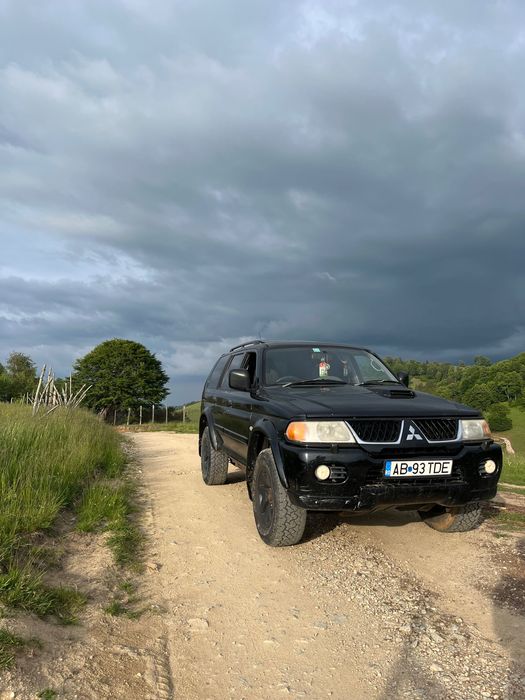 MITSUBISHI Pajero