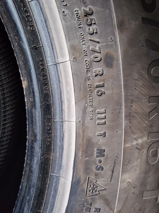 Anvelope 255/70R16 marca Bridgestone, DOT 2023, 8 mm