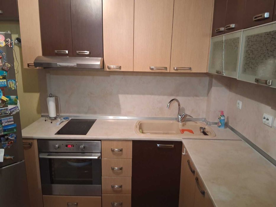 Кухня, П-образна в два цвята.