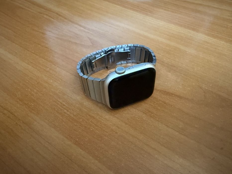Продам часы Apple watch 9 silver 45 mm.