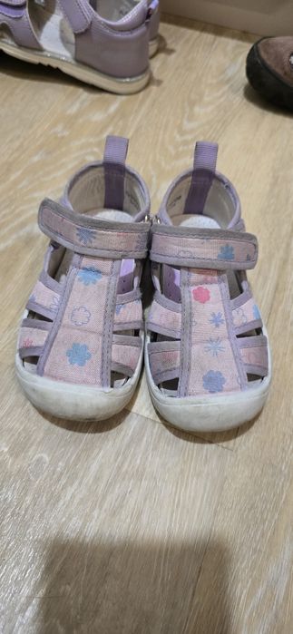 Кожаные кроссовки и сандалии для девочки 25 размер