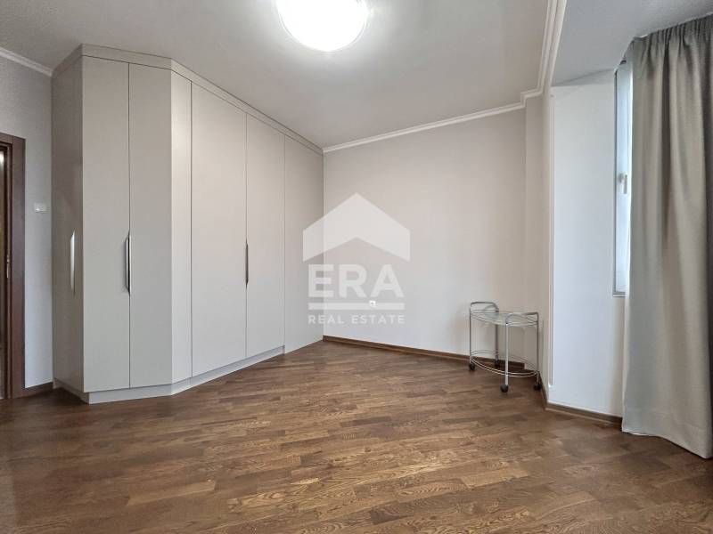 Модерно обзаведен тристаен апартамент с панорамна гледка към Южен парк