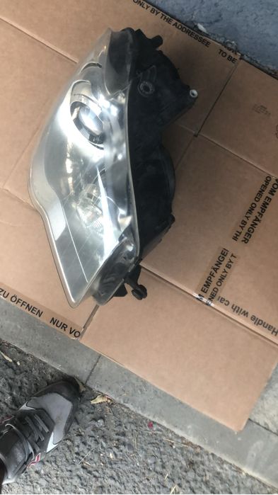 Far dreapta  VW Touran 2007-2010 Bi-Xenon