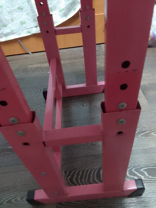 Продам парту для девочки регулируется по высоте