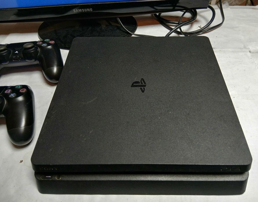 Playstation 4 + 2 контролера