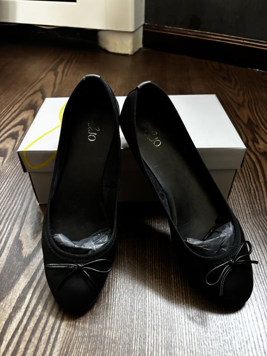 Продавам обувки - тип Пантофка - в черно и кафяво