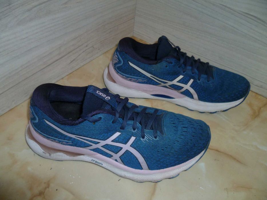 ASICS маратонки