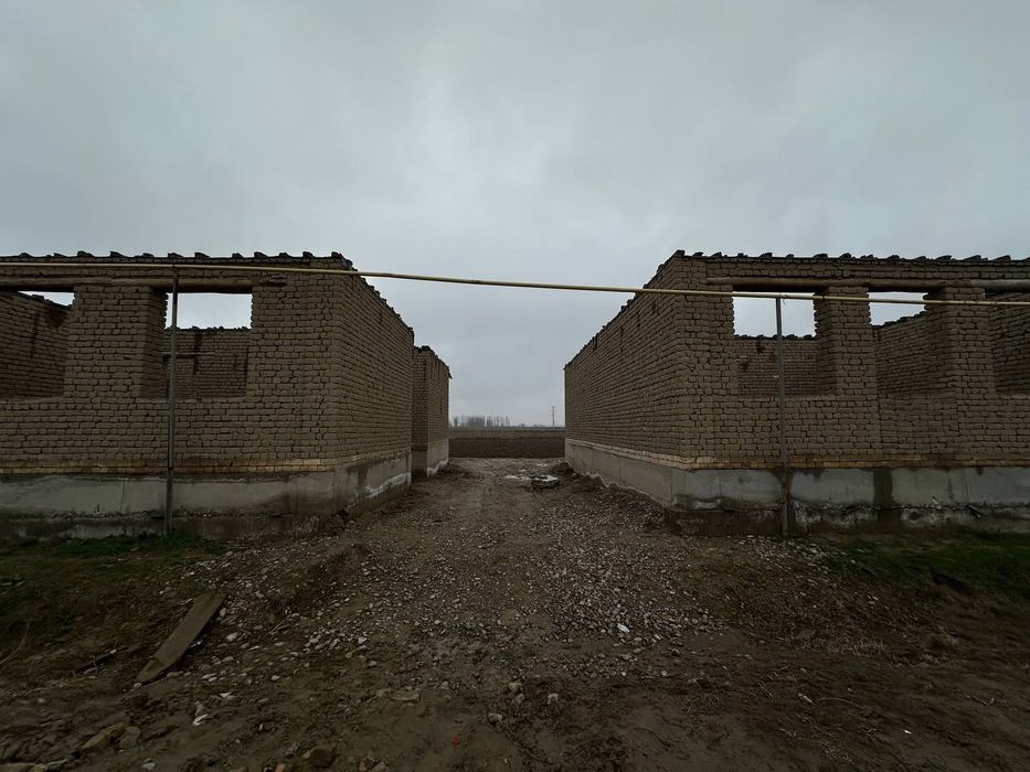 Uy sotiladi 24 sotx 10 xona