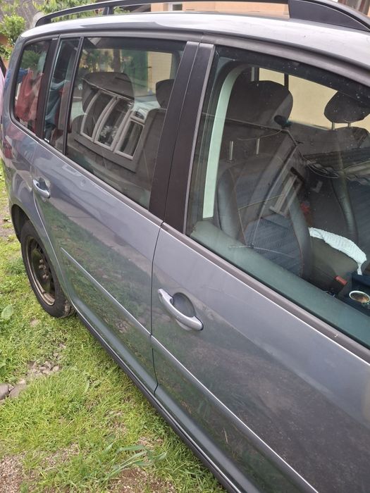 VOLKSWAGEN Touran 0 — imagine 3
