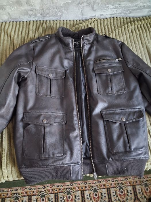 Продам куртку коженую