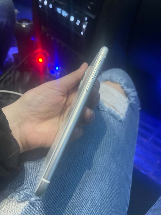 Vând sau schimb iPhone 11 cu leptop de gaming