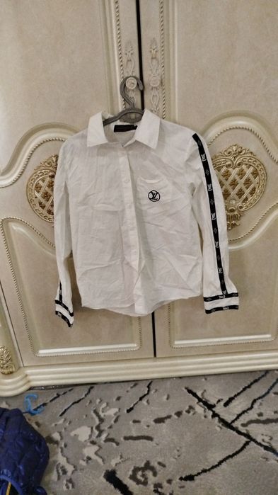 Louis Vuition firmasidan oq rubashka