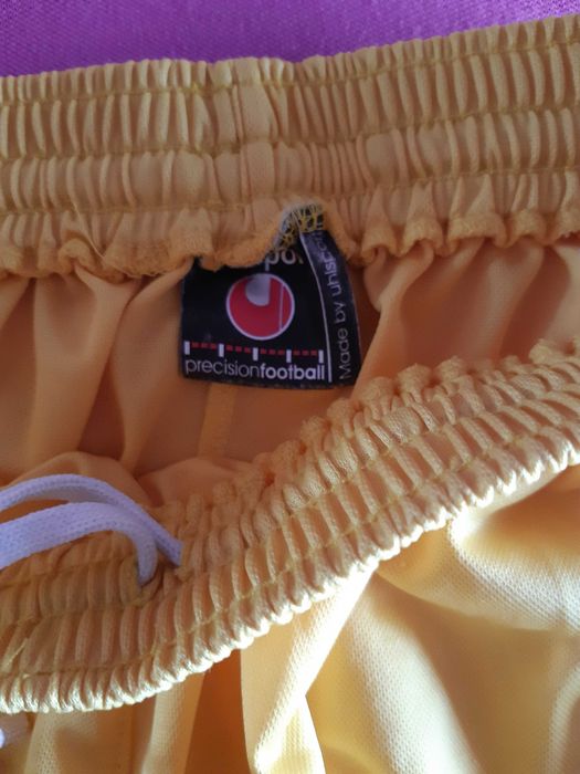 Екип жълт (фланелка и гащета) на Левски на Седрик Бардон