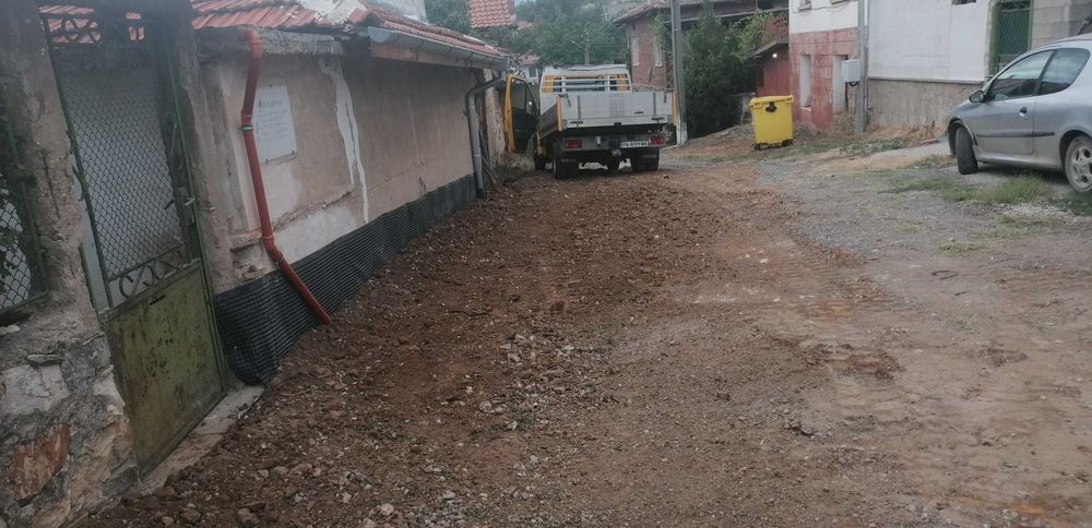 Услуги със багер, хидравличен чук, тристранен самосвал и пътна помощ