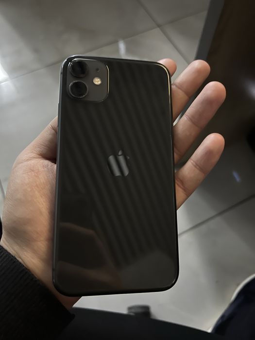 iPhone 11 black 128 gb