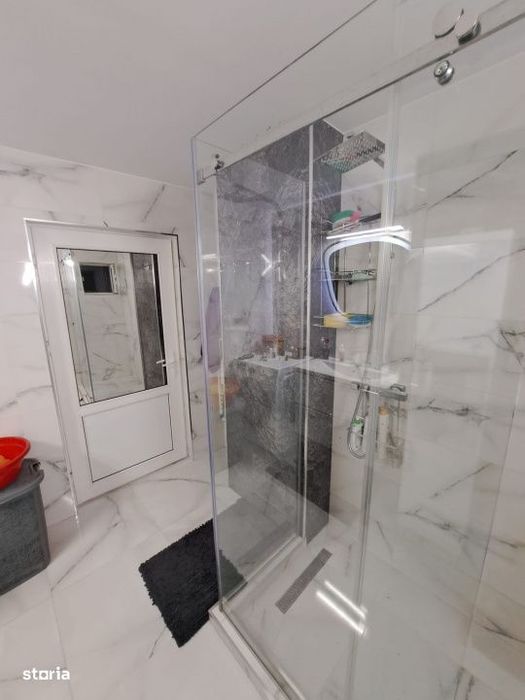 - Apartament 3 camere, suprafata totala 81mp, zona Strada Garii. Etaj