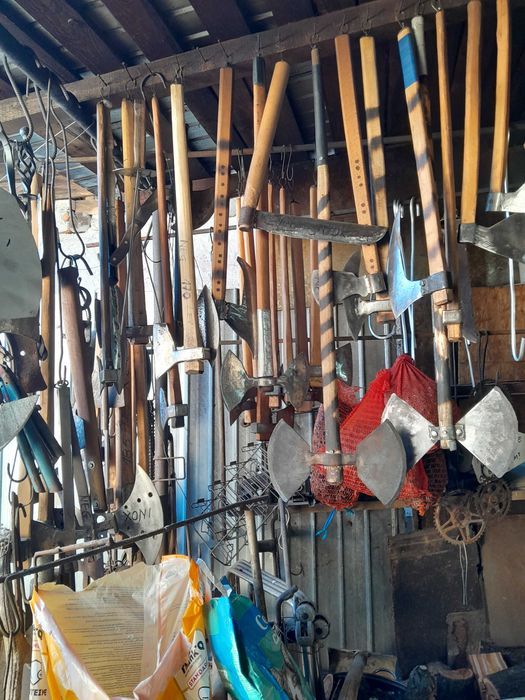 Topoare,sacuri, picoane, berde