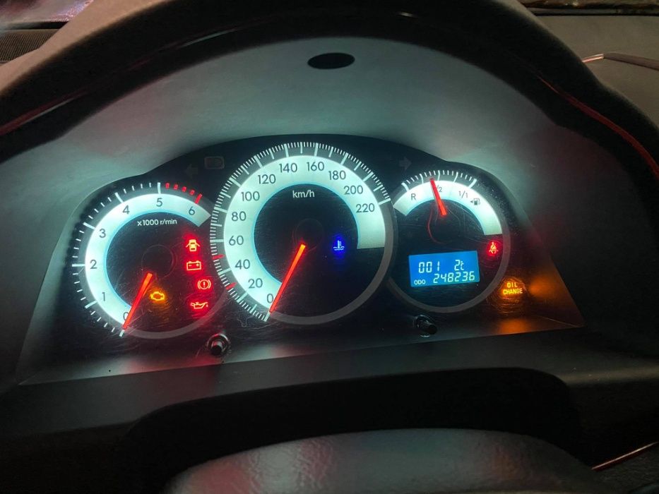 Toyota corolla verso на части