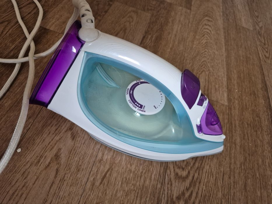 Продаю паровой  утюг