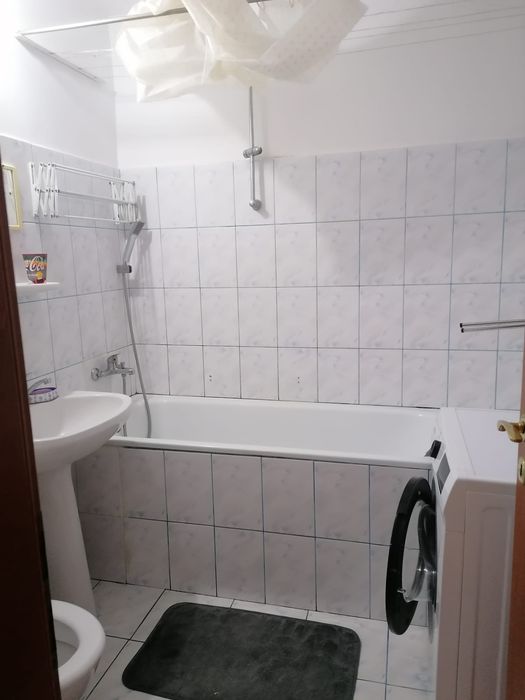 Inchiriez apartament 3 camere Decebal