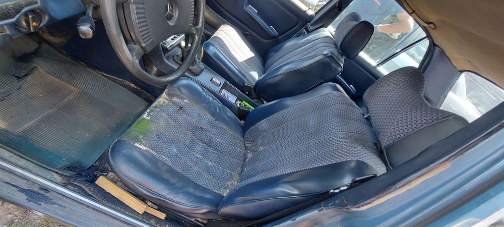 Mercedes w123  220d  1979