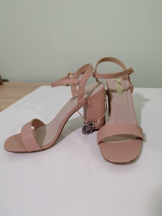 Сандали цвят черен и телесен