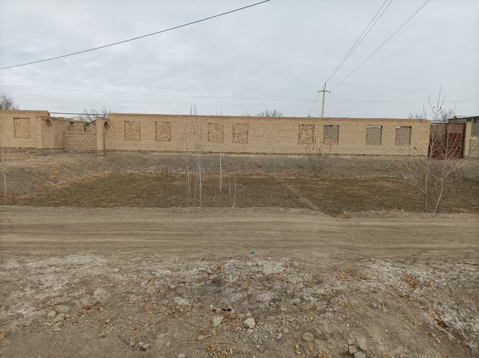 Qurilishi tugallanmagan uchastka sotiladi