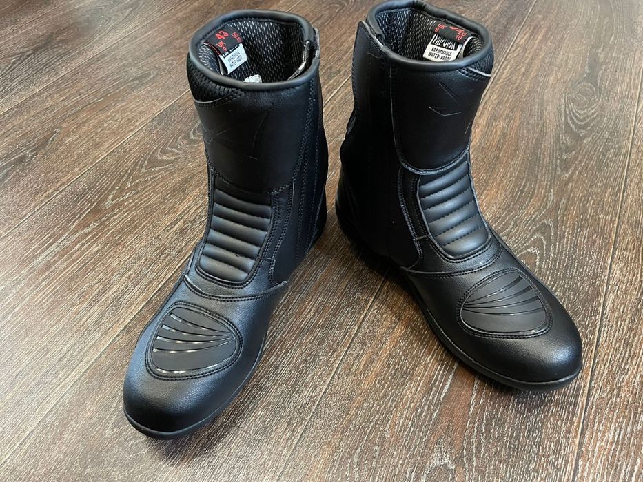 Продам новые ботинки для мотоцикла